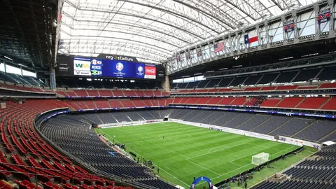 詹皇肘击致独行侠球星受伤，赛场惊现血迹与无辜牙落