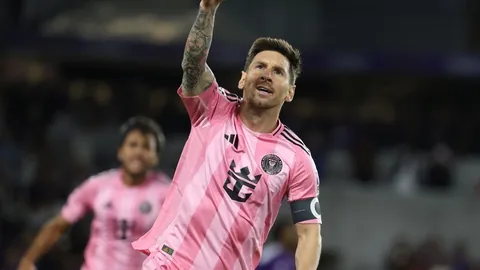 “亚伯拉罕点球绝杀，AC米兰击败国米夺意大利杯”